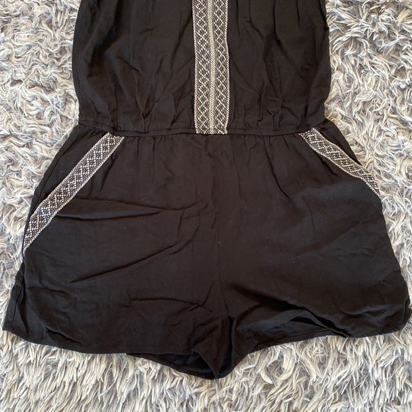 By & By Black Halter Romper Embroidered Front & Pockets Size Medium - Picture 3 of 13